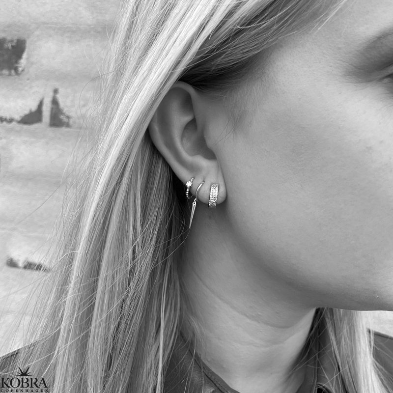 "Silje" sm slv hoops med hvide sten