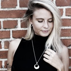 "Nicole" 18 karat forgyldte creoler i hammerslet design