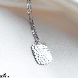 "Rylie" slv halskde med hammerslet dogtag og din gravering