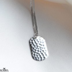 "Rylie" slv halskde til herre med hammerslet dogtag og din gravering