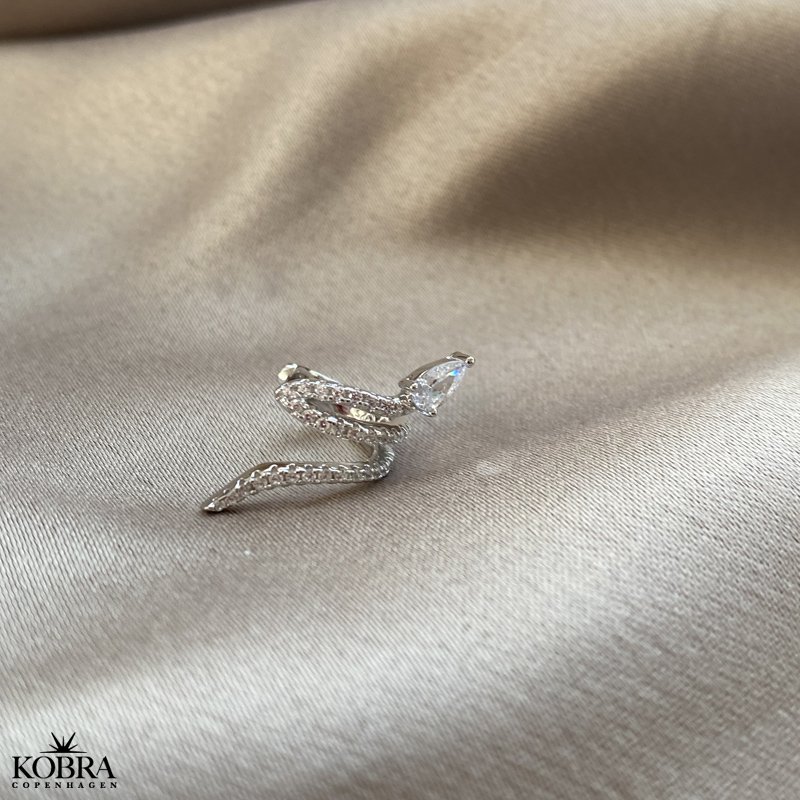 "Snakey" slv earcuff med hvide sten