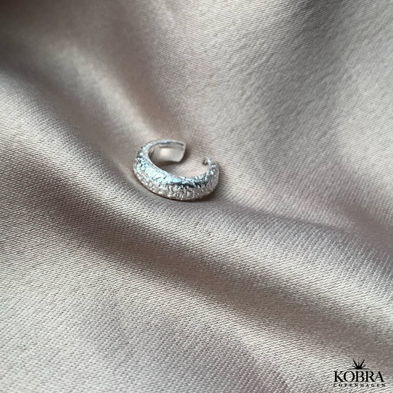 "Levine" sandblst earcuff i slv