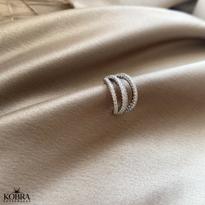 "Shine" stor slv earcuff med hvide sten