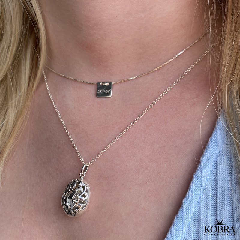 "Emily" oval slv medaljon i filigran med personlig gravering