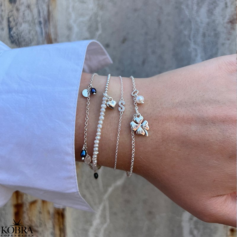 "Alias" silver bracelet with silver letter