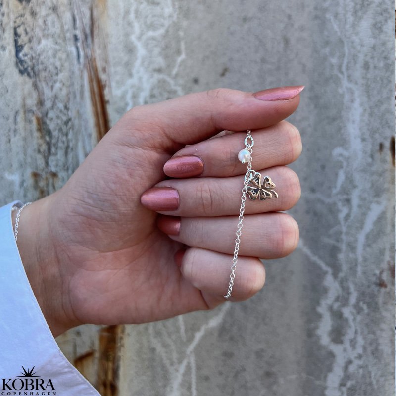 "Felicity" silver bracelet with small four-leaf clover including engraving