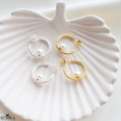 "Alberte"18 karat forgyldte hoops med ferskvandsperler i antik overflade