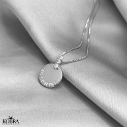 "Edgy Sunday" slv halskde med sten inklusiv gravering