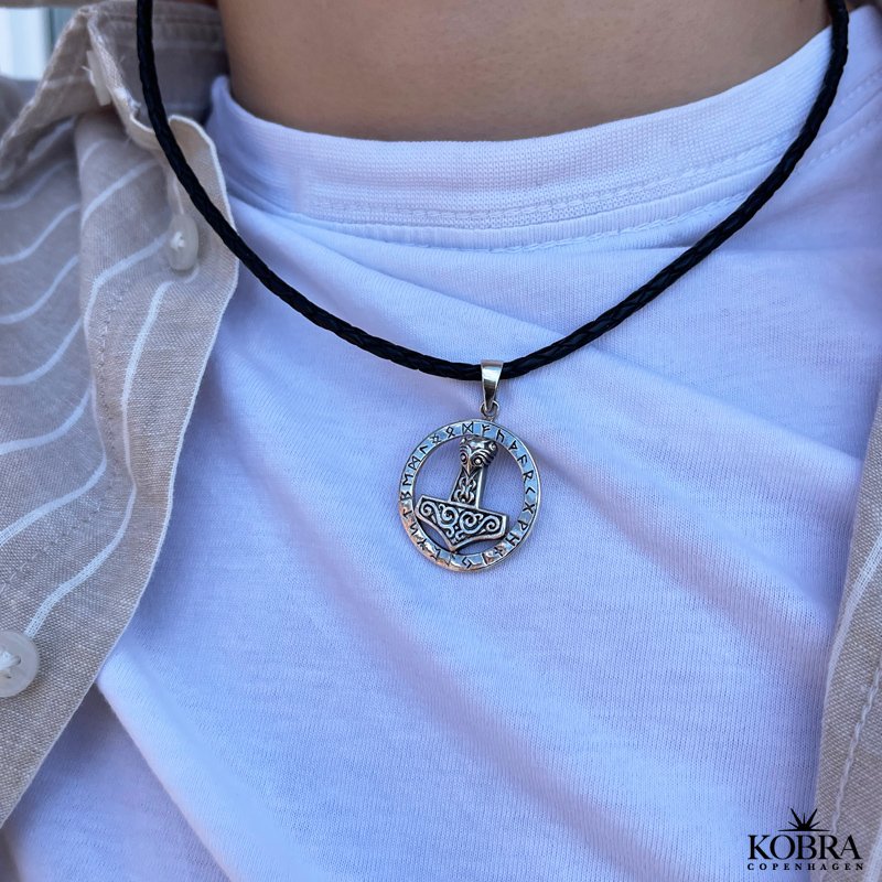 "Thor" lderhalskde med Thors hammer i slv