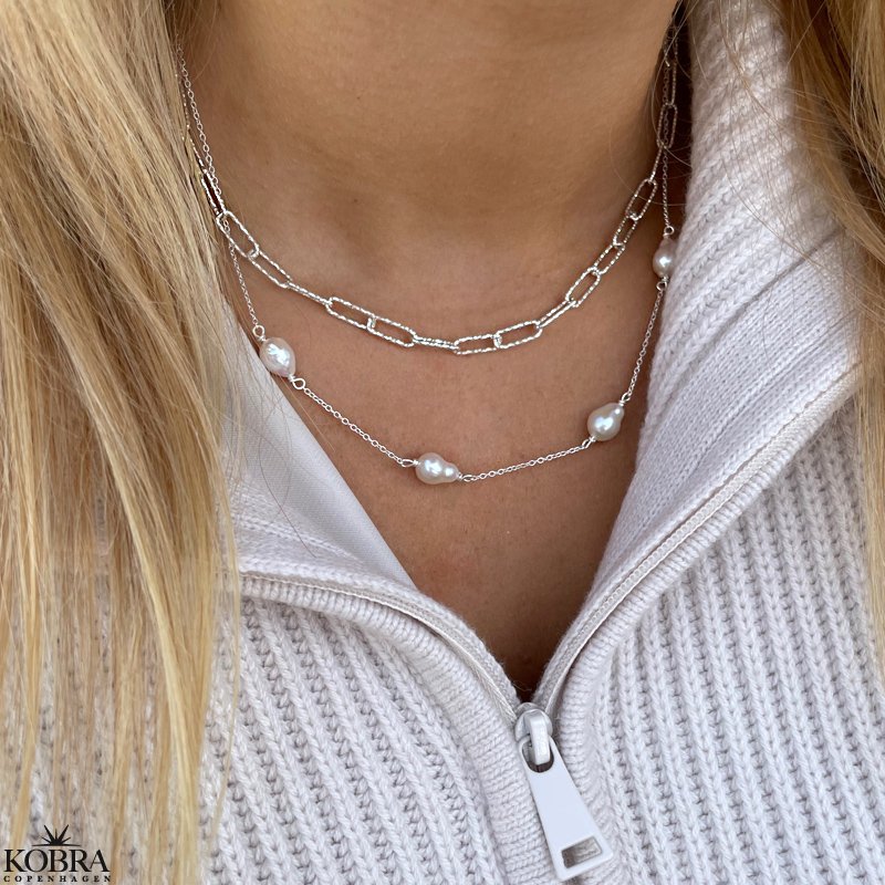 "Albany" slv perlehalskde med 4 store barok ferskvandsperler