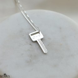 "Key To My Heart" slv ngle halskde med personlig gravering