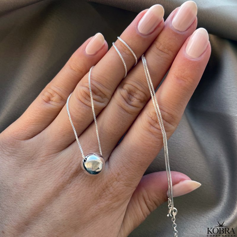 "Ghita" slv halskde med slvkugle