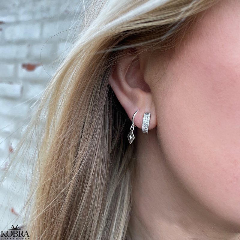 "Silje" sm slv hoops med hvide sten