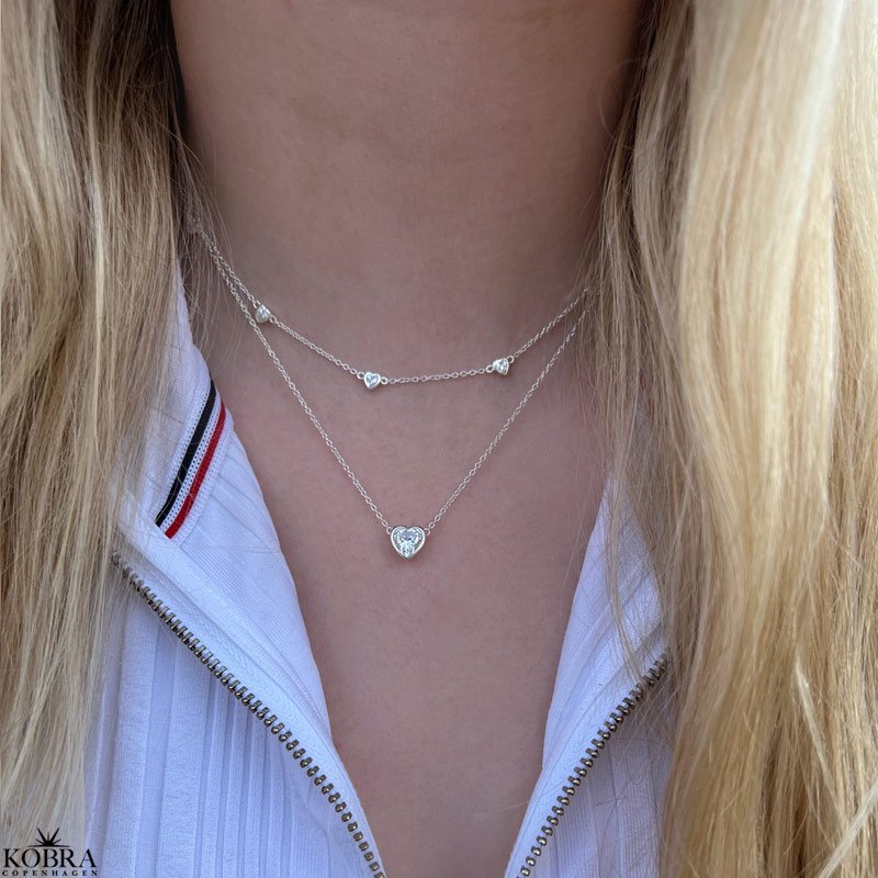 "Junie" slv halskde / choker med fine sm hjerter 