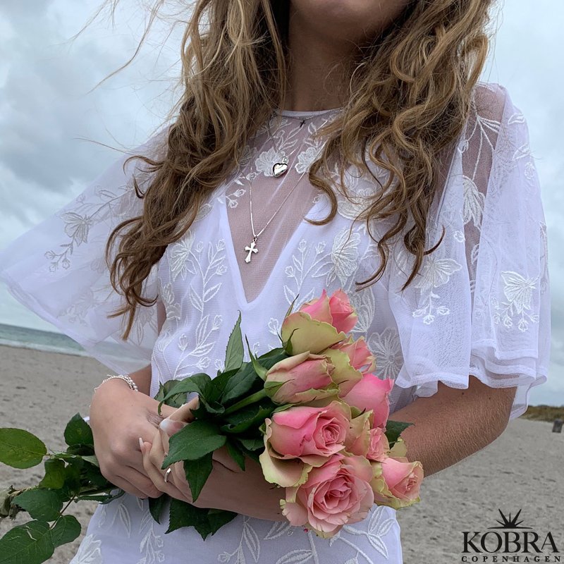 "Karma" smukt slv hjerte med kors og din indgravering