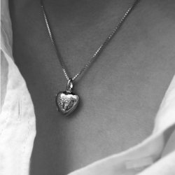 "Berthe" slv hjertemedaljon med Livets Tr