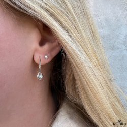 "Mirabelle" enkle hoops med lille hjerte i slv