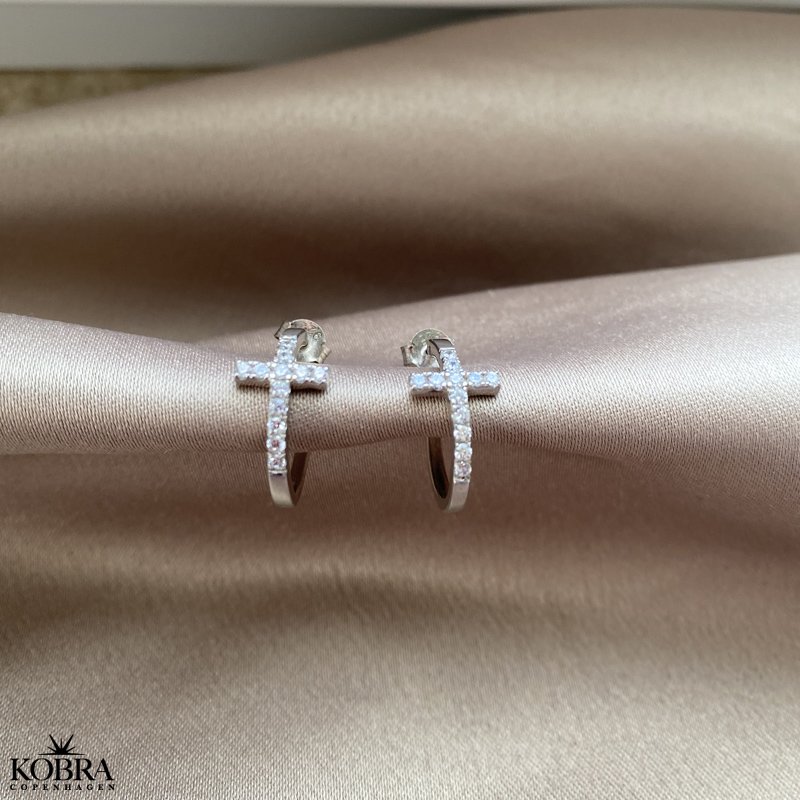 "Trudy" Kors øreringe med hvide zirkonia sten i sterling sølv