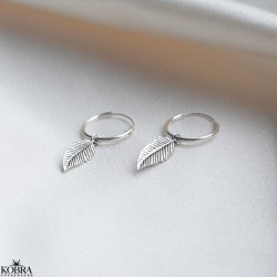 "Merle" silver earrings with small feathers