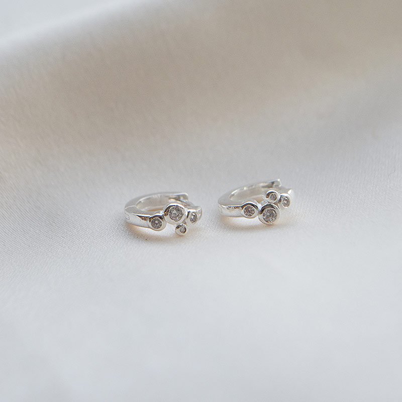 "Lily" s�lv�redobber med hvite steiner