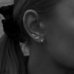 "Lily" s�lv�redobber med hvite steiner