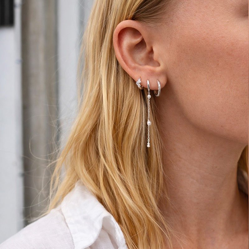 "Lily" silver earrings with white stones