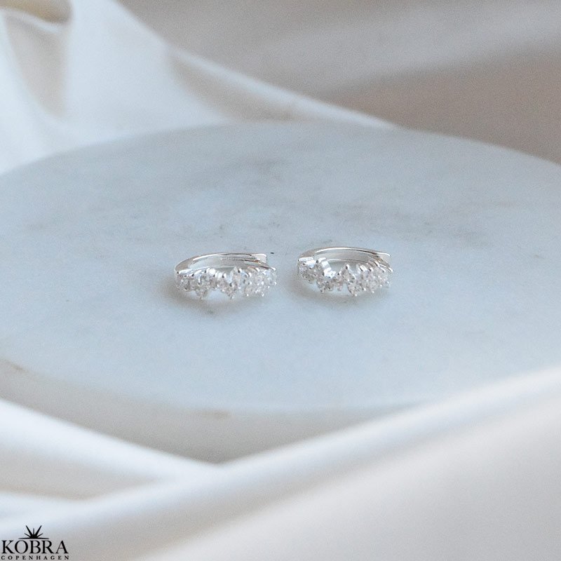  "Mikami" unikke slv hoops med hvide sten (small)