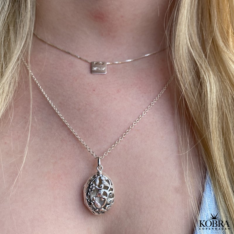 "Emily" oval slv medaljon i filigran med personlig gravering