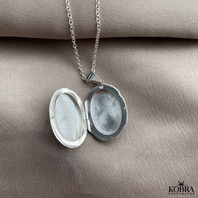 "Lea" slv medaljon med plads til 2 billeder inklusiv gravering