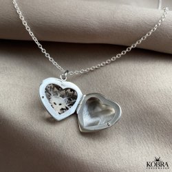 "Celda" Medaljon i slv med hjerte og personlig gravering