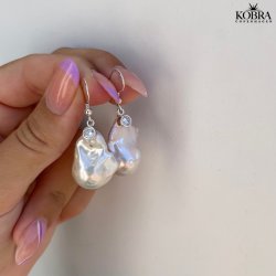 "Maggie" freshwater pearl earrings with white stones in silver