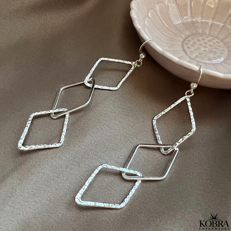 "Vance" store slv reringe i hammerslet design