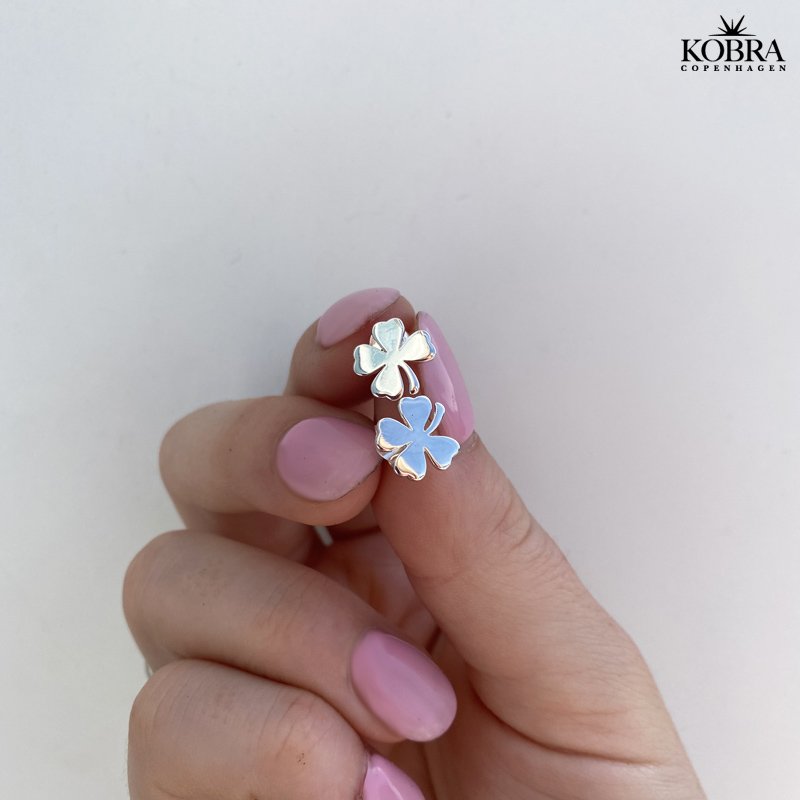 "Felicity" Sm restikker med firklver i slv