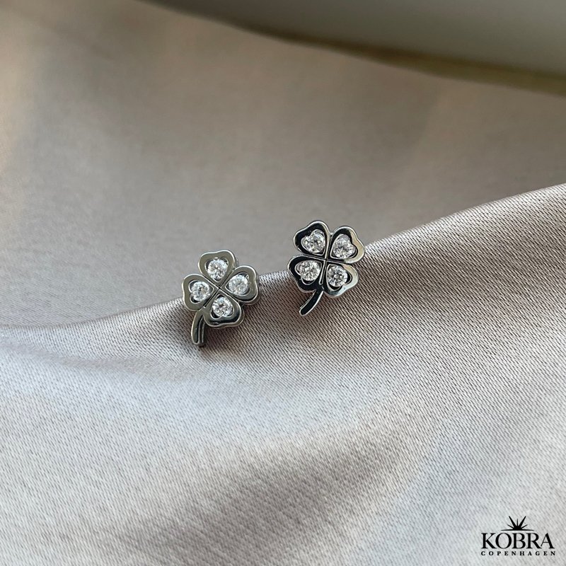 Sm firklver slv reringe med hvide sten