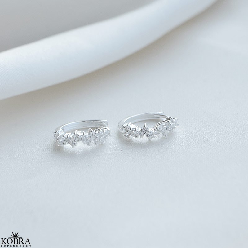 "Mikami" unikke slv hoops med hvide sten (medium)