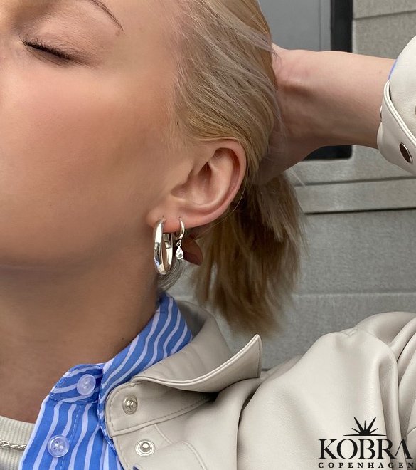 "Teardrop" sm hoops i slv med hvid sten