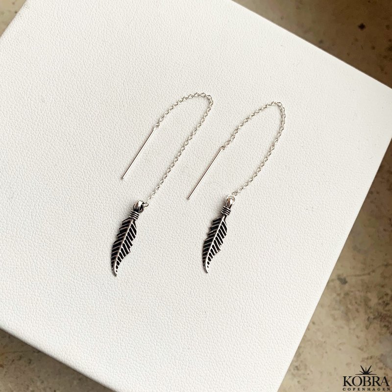 "Merle" Sølv øreringe med fjer