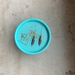 "Merle" Sølv øreringe med fjer