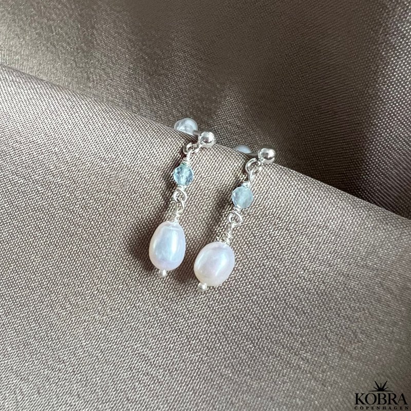 "Ellish" sm slv restikker med bl aquamarin samt hvid ferskvandsperle