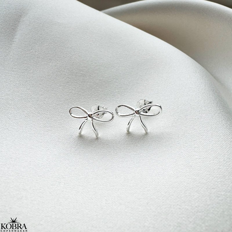"Bow" beautiful small silver earrings with bows