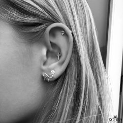 "Lucia" sm slv kors reringe med hvide sten