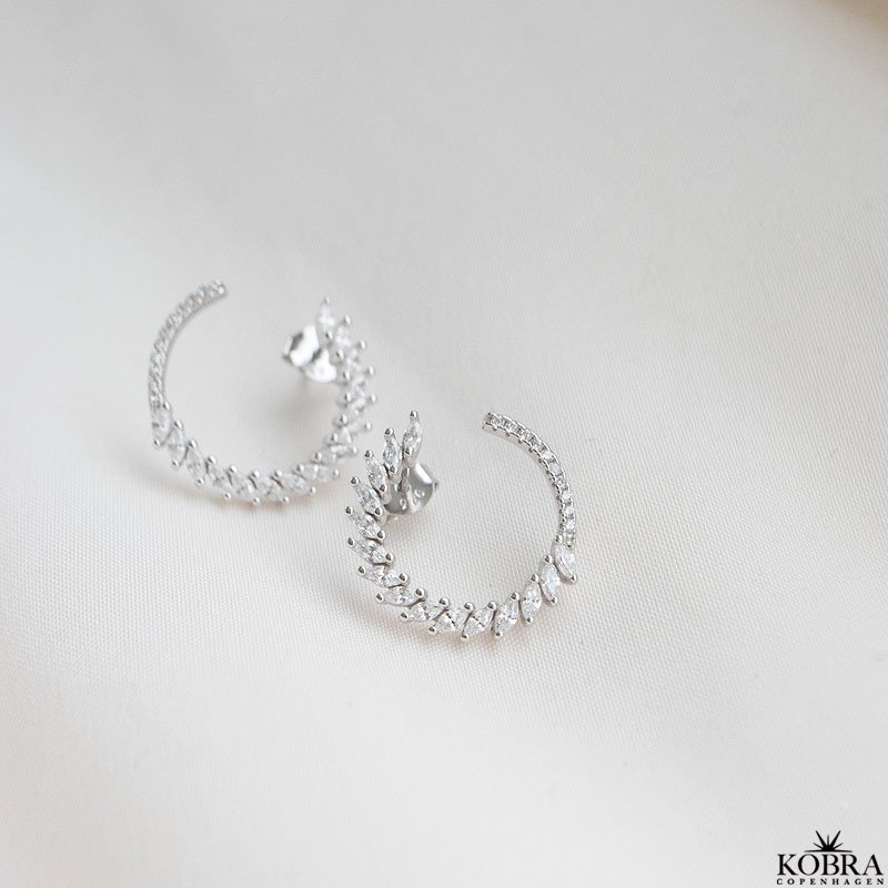 "Gabriella" sterling slv reringe med runde og ovale hvide sten