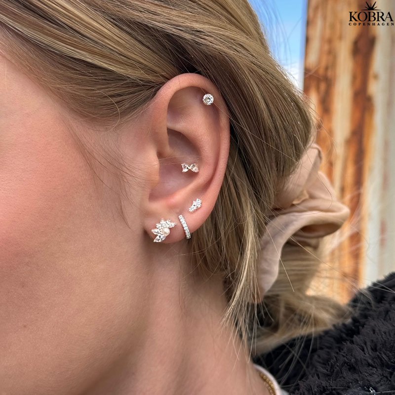 "Annie" small silver earrings with white bows