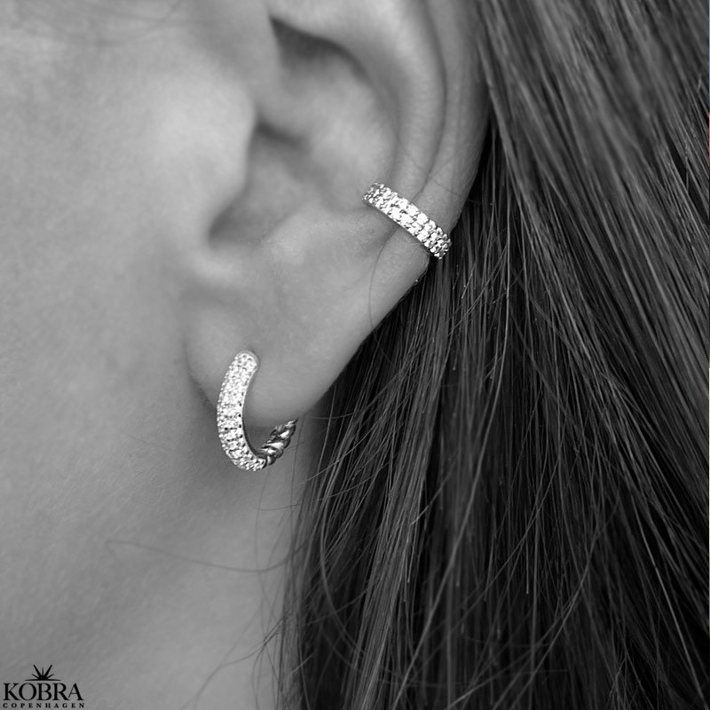 "Sparkling" ear cuff in sterling silver with zirconia.