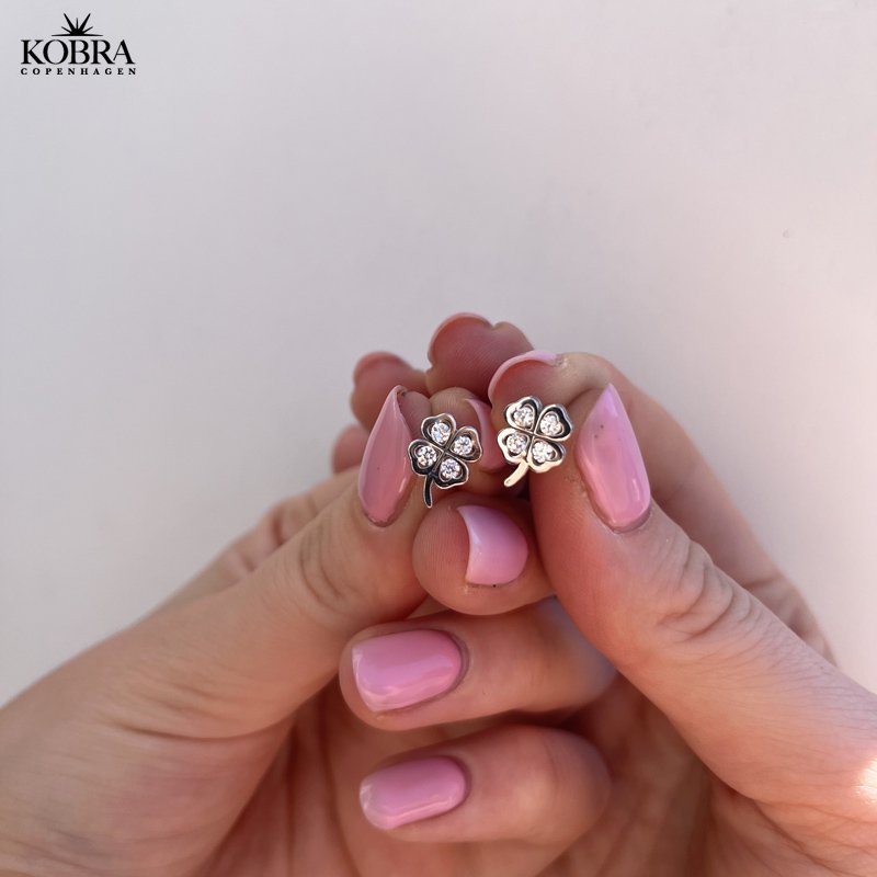 Sm firklver slv reringe med hvide sten