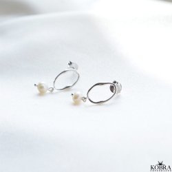 "Alisa" oval silver earrings with freshwater pearls