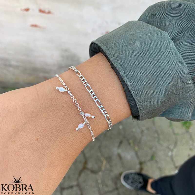 "Wilma" handmade pearl bracelet in silver with your engraving