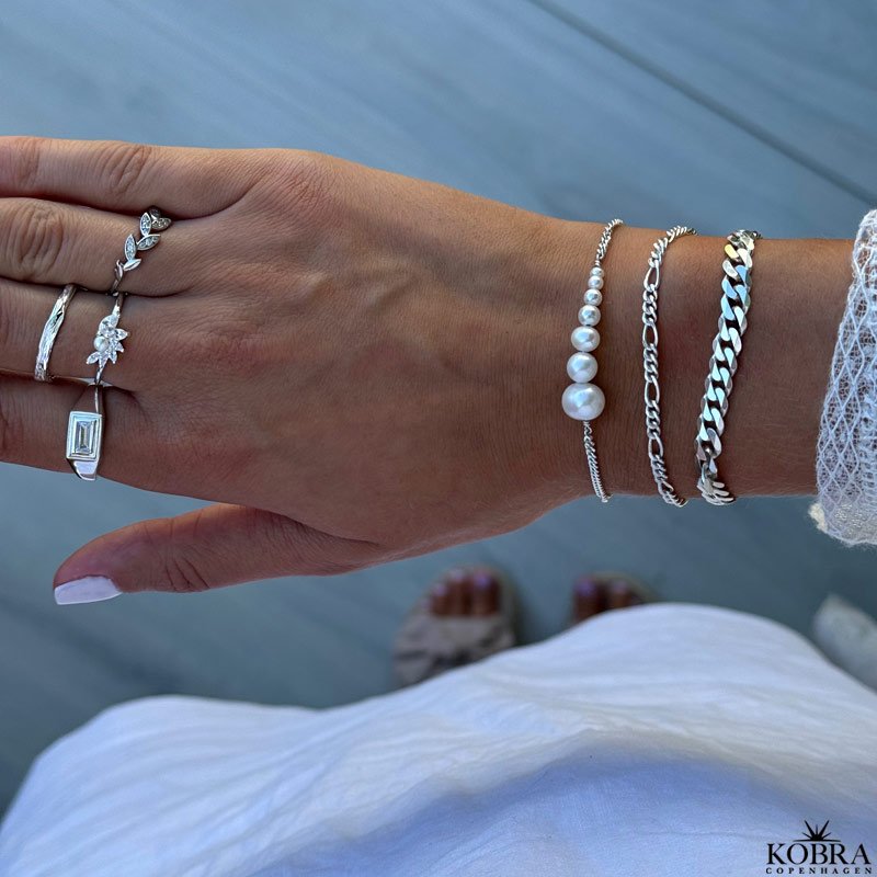 "Paloma" silver panzer chain bracelet with genuine pearls