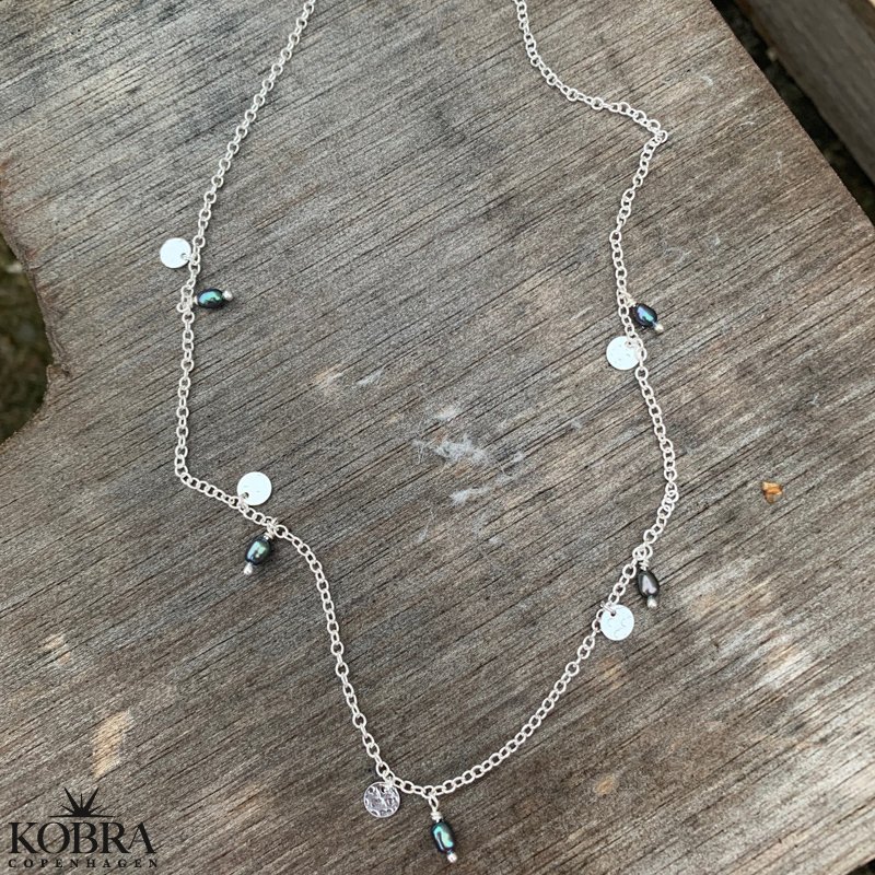 "Pittioni" pearl necklace with blue freshwater pearls and small hammered amulets in silver