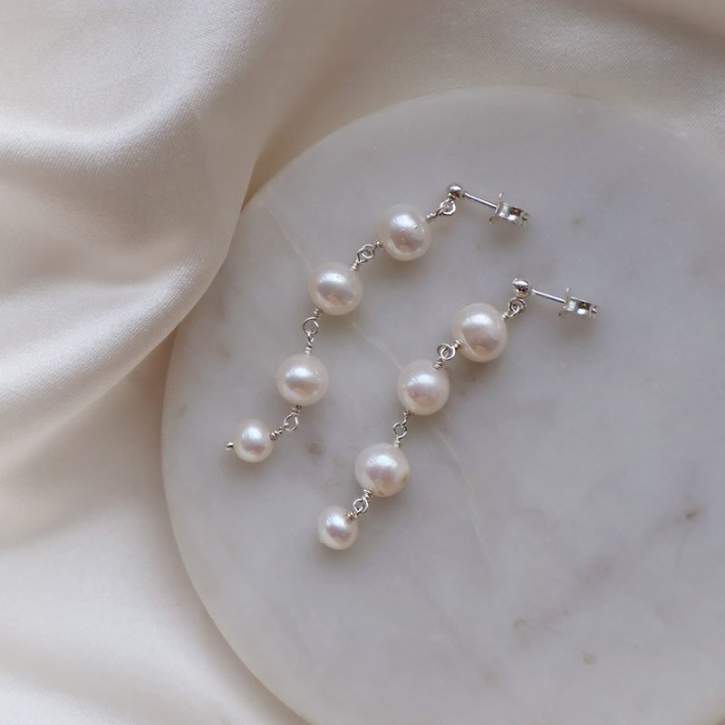 "Astrid" sterling silver earrings with freshwater pearls